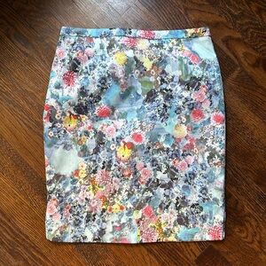 H&M floral Skirt. Like new. Fits like a size 4.